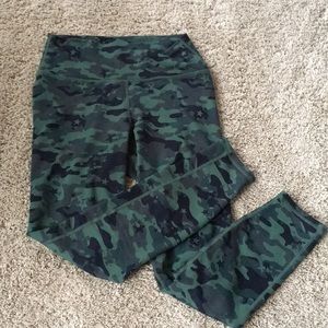 🐸3/$30 SMALL Fabletics Powerhold Camo Leggings